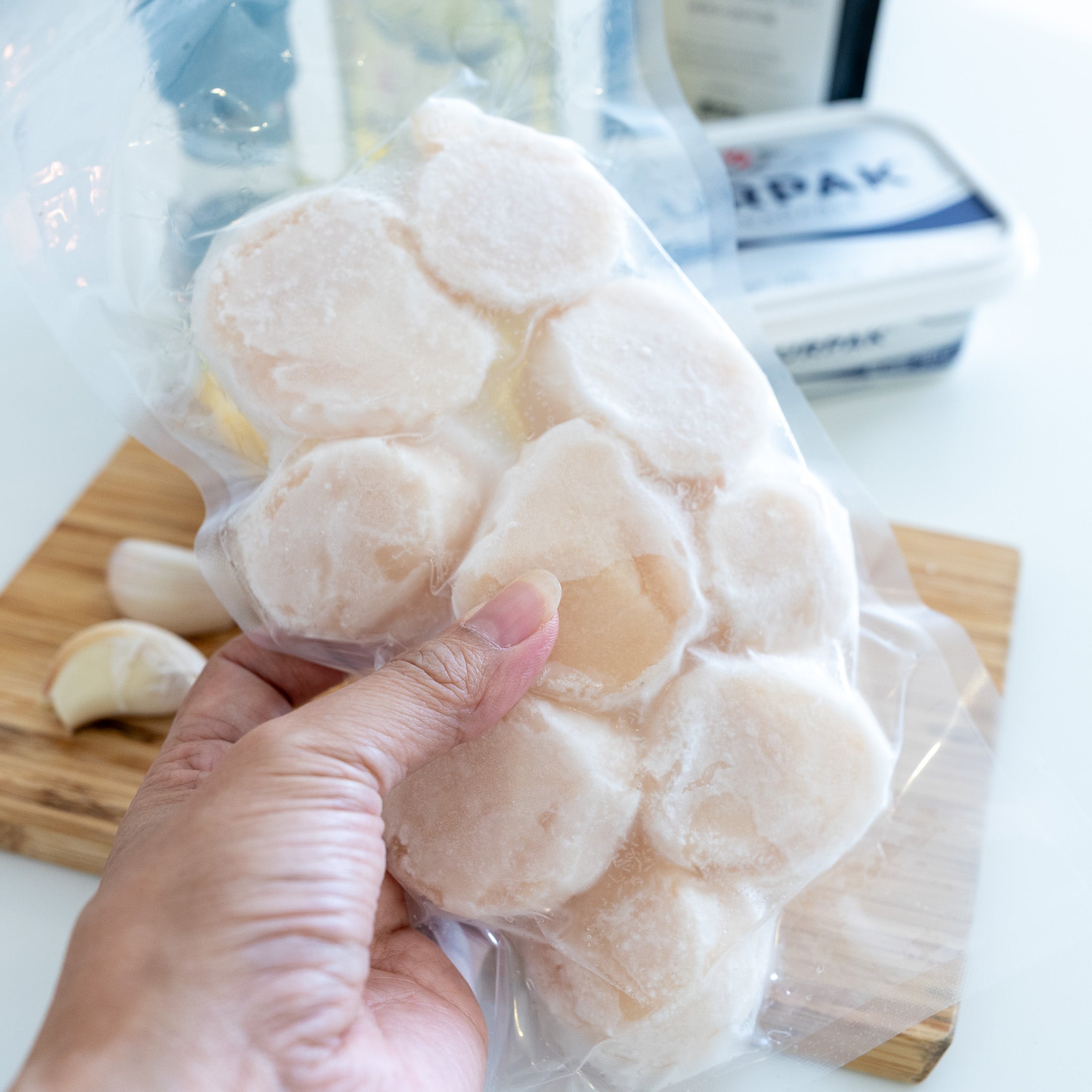 Hokkaido Scallop / Sashimi Grade -200–230g (Approx. 8–10 pieces)