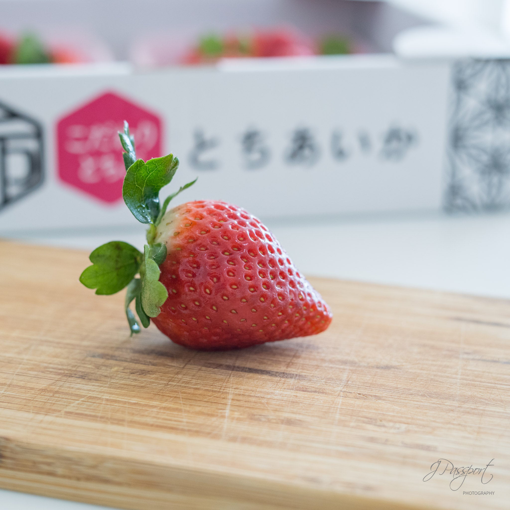 [Air Express] Japanese Strawberry “Tochiaika” — 6–9 pcs (250g × 2 packs)