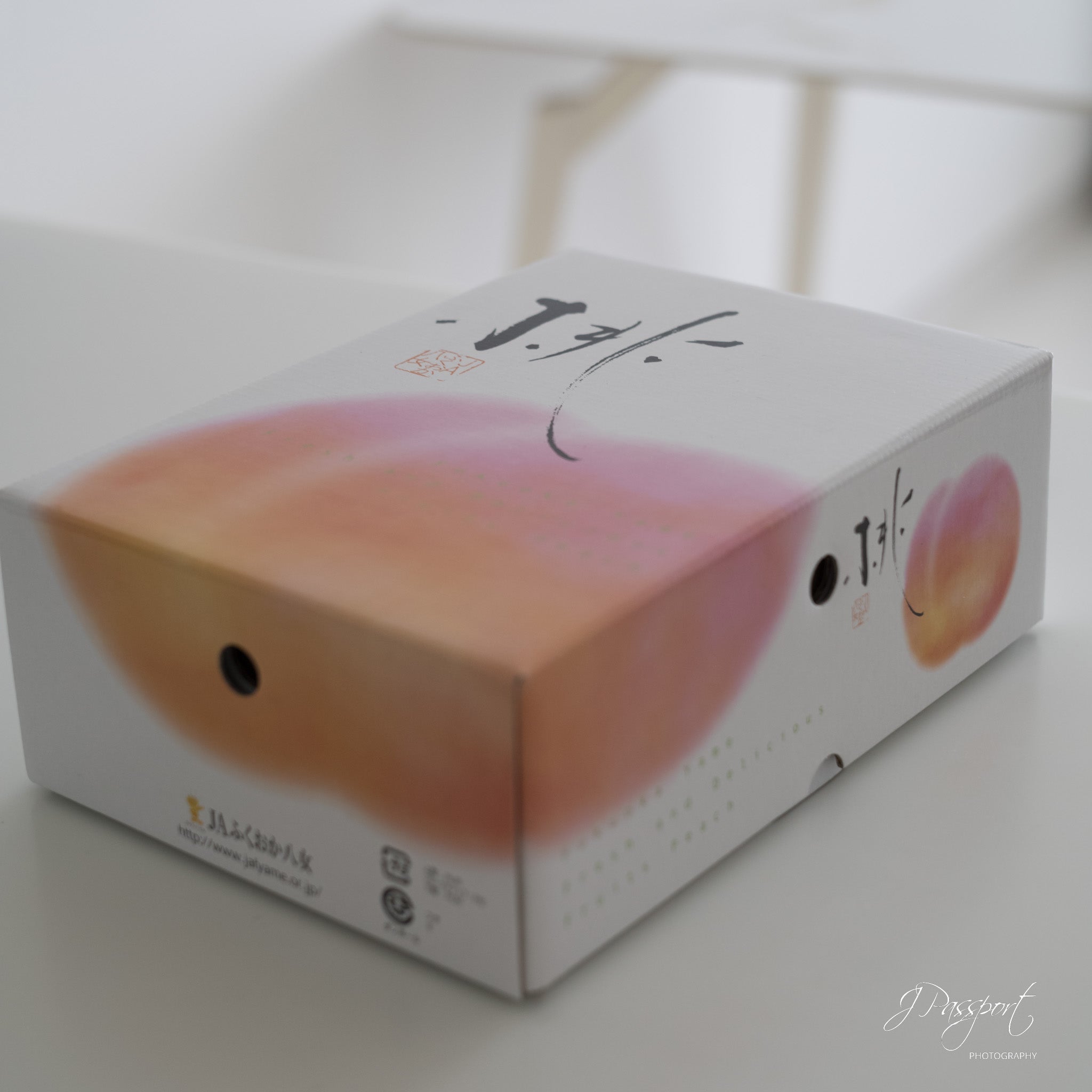 [Air Express] Fukuoka Premium Peach Gift Box (Akashu Grade) | Approx. 1kg (4–5 Peaches)