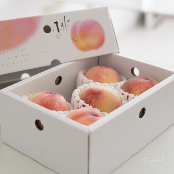 [Air Express] Fukuoka Premium Peach Gift Box (Akashu Grade) | Approx. 1kg (4–5 Peaches)