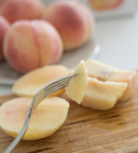 [Air Express] Fukuoka Premium Peach Gift Box (Akashu Grade) | Approx. 1kg (4–5 Peaches)