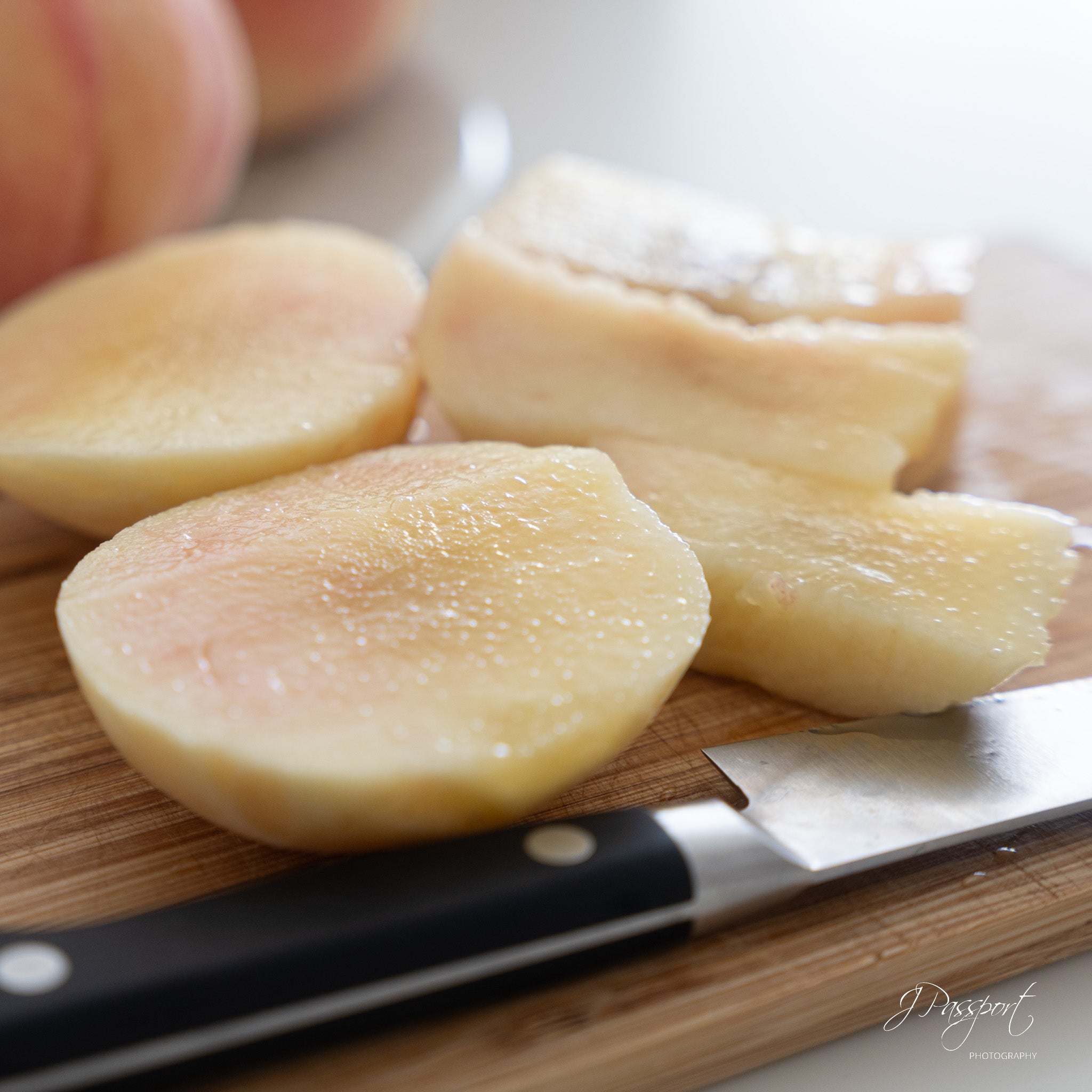 [Air Express] Fukuoka Premium Peach Gift Box (Akashu Grade) | Approx. 1kg (4–5 Peaches)