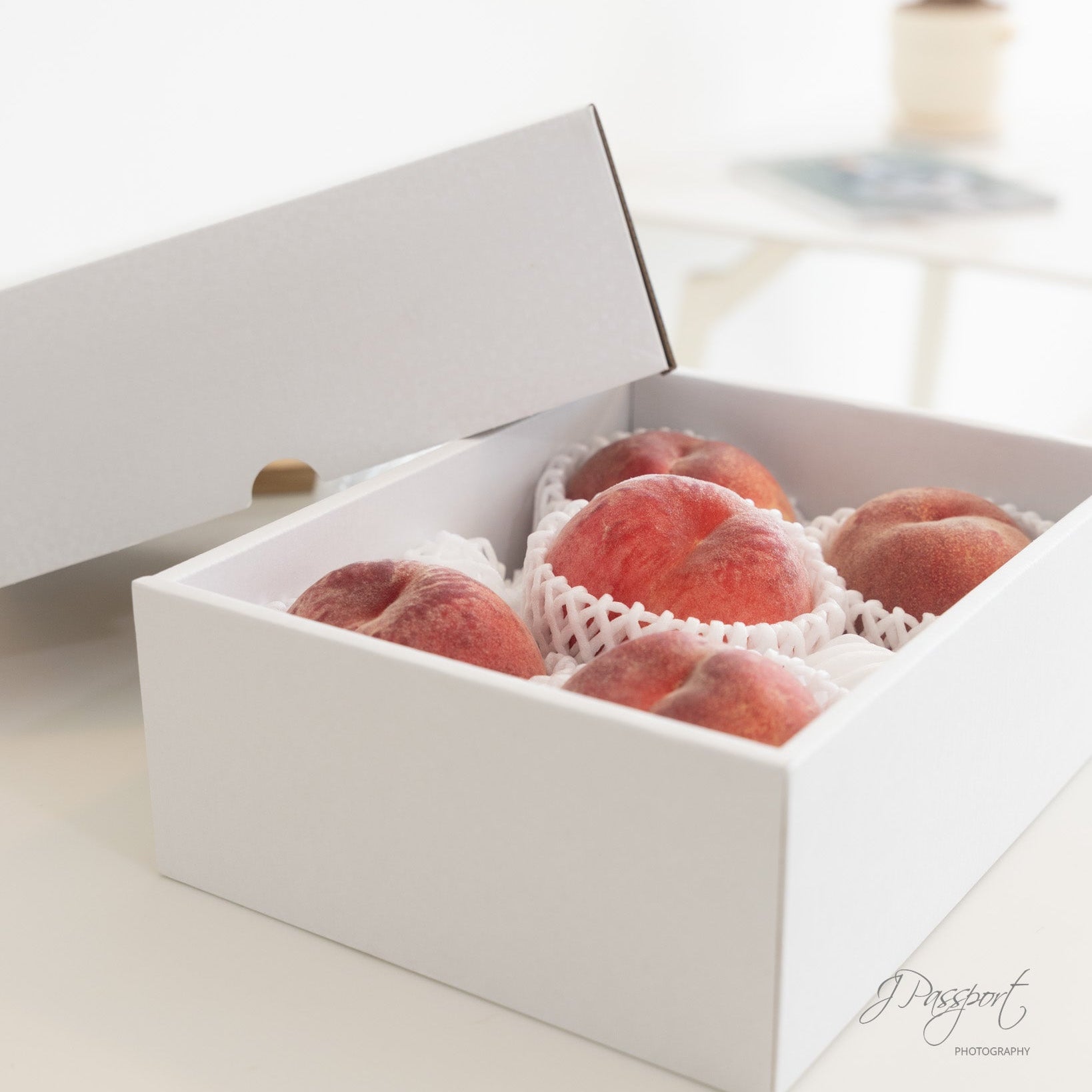 [Air Express] JX Premium Grade Japanese Peaches Gift Box | Approx. 1.5kg (4–5 Peaches)