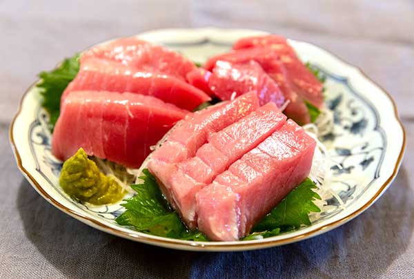[Sashimi Grade] Chutoro (Medium Fatty Bluefin Tuna) from Misaki Fishing Port